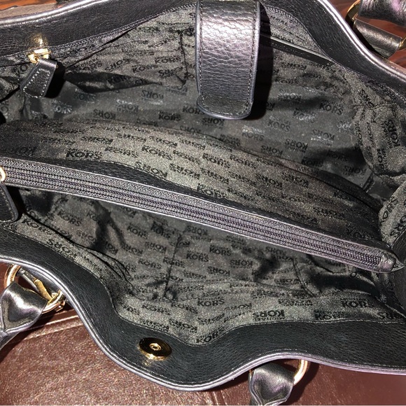 MICHAEL KORS Tumbled Black Leather Crossbody Satchel Gold Hardware - Picture 9 of 14